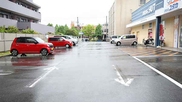 ユタカ薬局　伏見西浦の駐車場