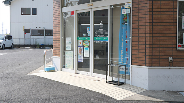 そうごう薬局 新三郷店の入口