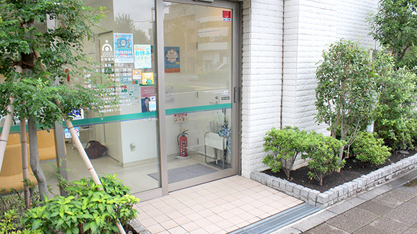 そうごう薬局　井荻店の入口