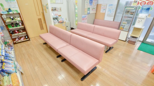 そうごう薬局 千早店の待合スペース