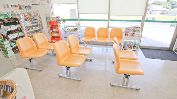 そうごう薬局 ひびきの店の待合スペース