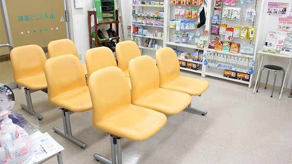 そうごう薬局 久我山店の待合スペース