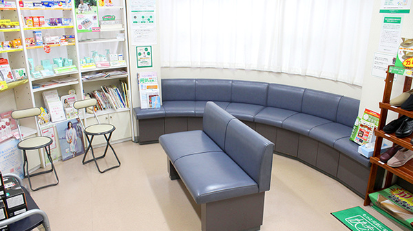 そうごう薬局 綾瀬店の待合スペース