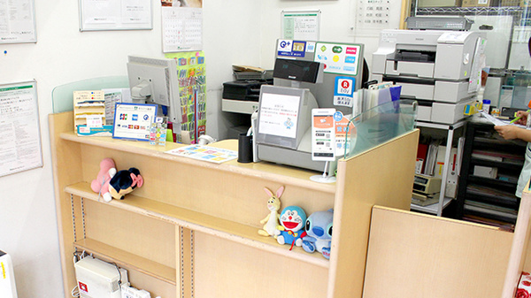 そうごう薬局 権太坂スクエア店の受付/カウンター