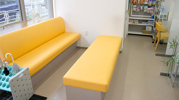 そうごう薬局 今宿店の待合スペース