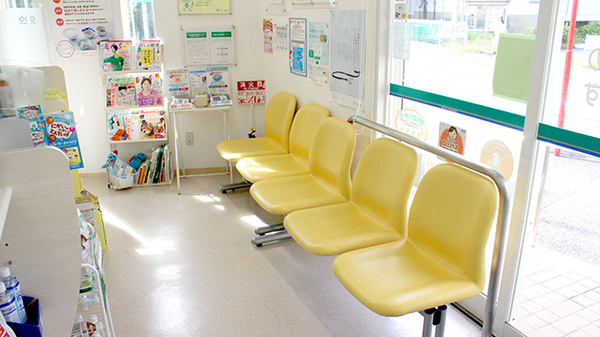 そうごう薬局 大船店の待合スペース