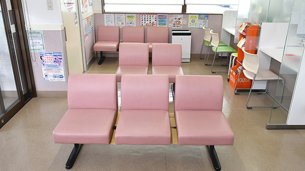 そうごう薬局 群馬町店の待合スペース