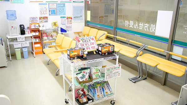 そうごう薬局 盛岡中央通店の待合スペース