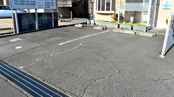 アイケイ調剤薬局の駐車場