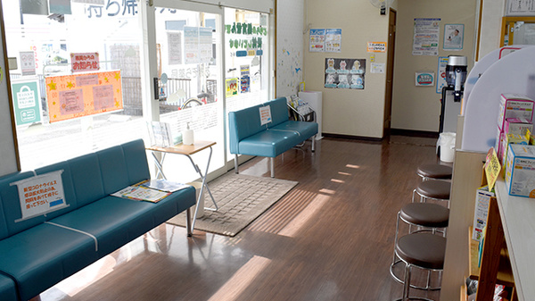 あおぞら薬局の待合スペース