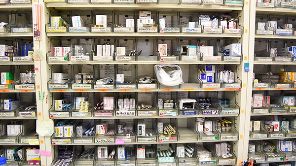ポトス薬局ほんごう店の薬棚