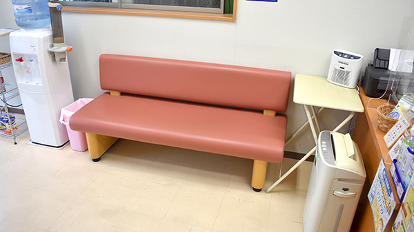 ミドリ薬局　百人町店の待合スペース