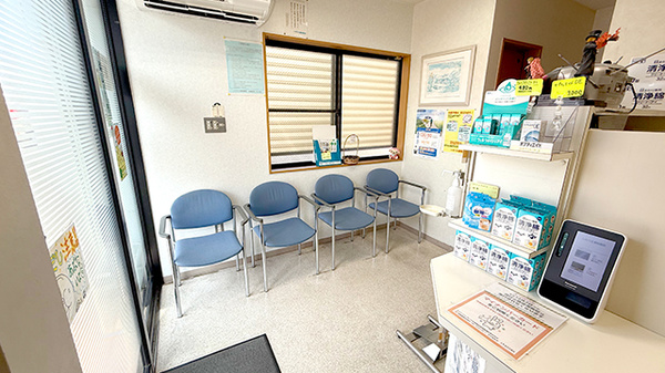 いのうえ調剤薬局の待合スペース