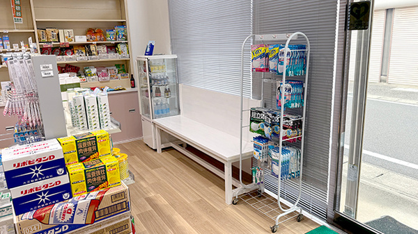 おざわ薬局の待合スペース