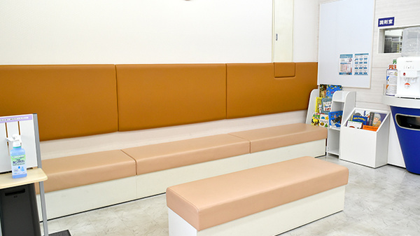 キトー薬局　高浜店の待合スペース