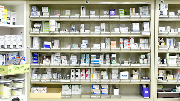 キトー薬局　高浜店の薬棚