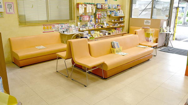 コーヨー調剤薬局扶桑店の待合スペース