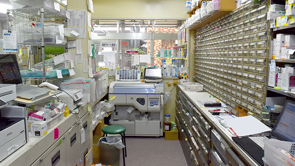だるま堂薬局の調剤室