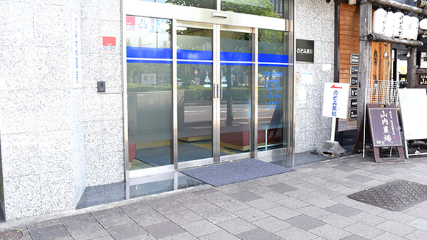 のぞみ薬局の入口