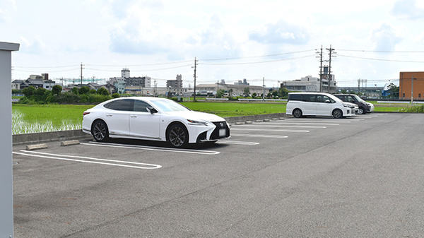 ハート調剤薬局の駐車場