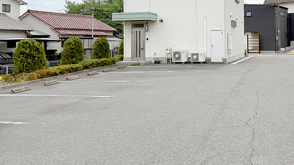ひなた調剤薬局の駐車場