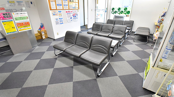 ファーマライズ薬局　新川店の待合スペース