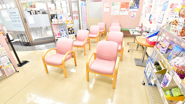 ファーマライズ薬局 瀬戸店の待合スペース