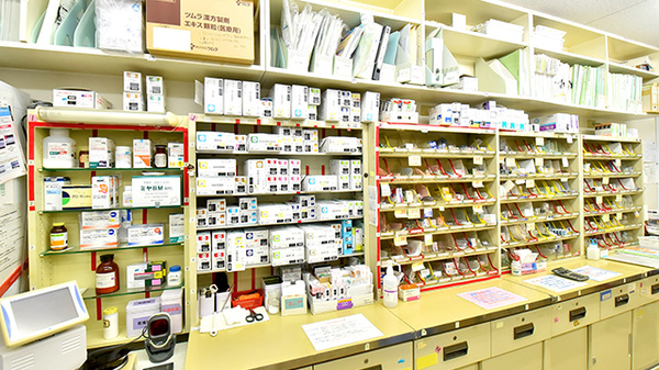 ファーマライズ薬局 瀬戸店の薬棚