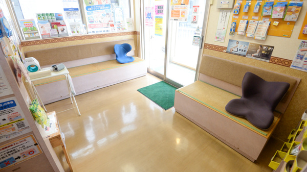 ファーマライズ薬局 扶桑店の待合スペース