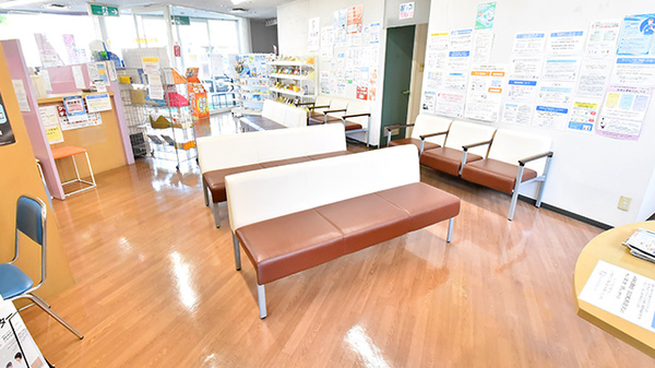 ファーマライズ薬局 平針店の待合スペース