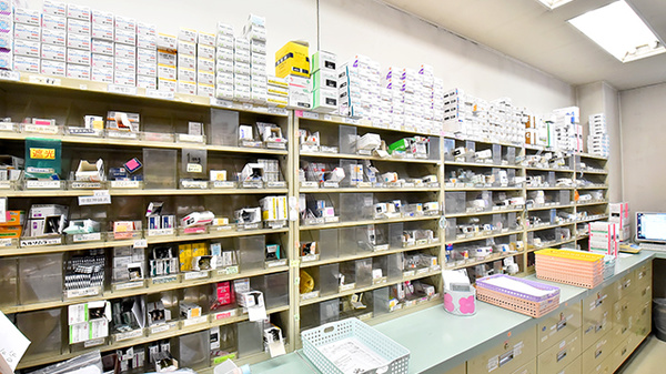 ファーマライズ薬局 平針店の薬棚