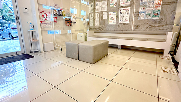 ふじがおか調剤薬局の待合スペース