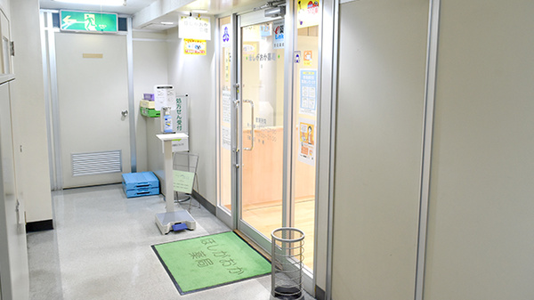 ほしがおか薬局の入口