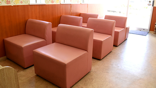 ほほえみ調剤薬局の待合スペース