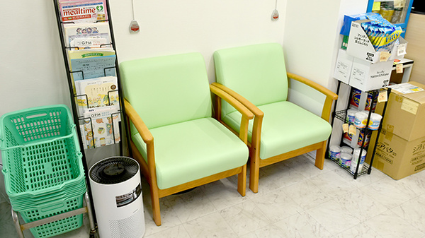 刈谷みさき薬局の待合スペース