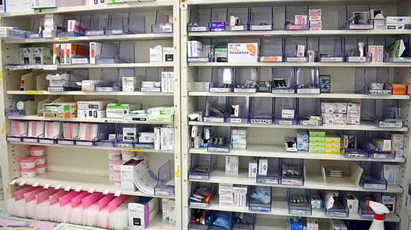ミドリ薬局 吉根店の薬棚