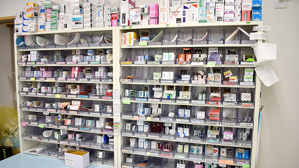 ミドリ薬局小幡店の薬棚