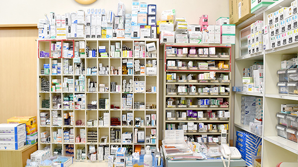 ミドリ薬局 北店の薬棚