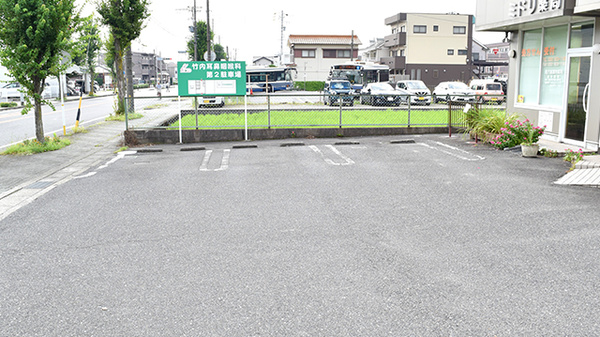 ミドリ薬局 北店の駐車場