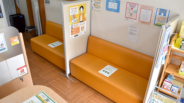 ミントよしの薬局の待合スペース