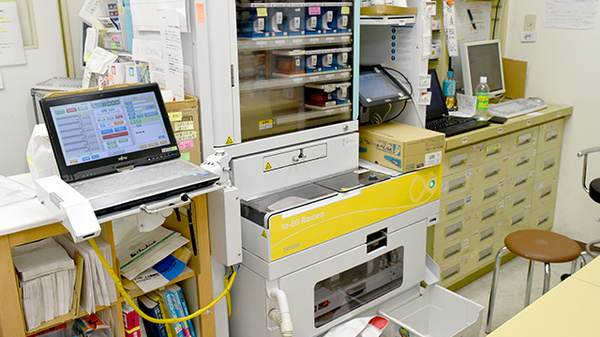 まちほけ薬局　名鉄東大手駅店の調剤器具