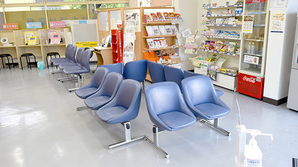 まちほけ薬局　名古屋医療センター前店の待合スペース