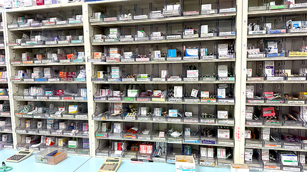 やまと調剤薬局の薬棚