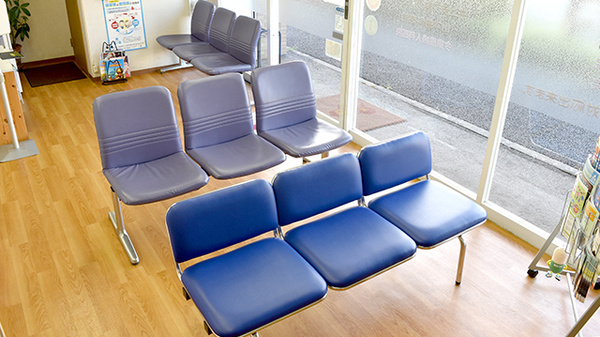 有限会社草楽ゆたか調剤薬局の待合スペース