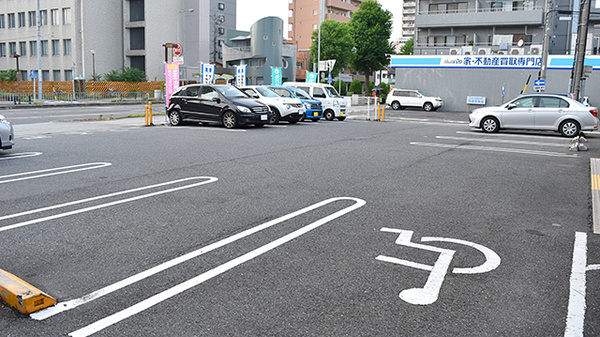 ユタカ薬局　押切の駐車場