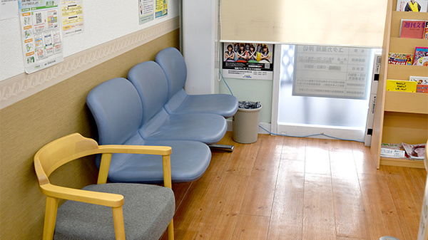 ユタカ薬局　押切の待合スペース