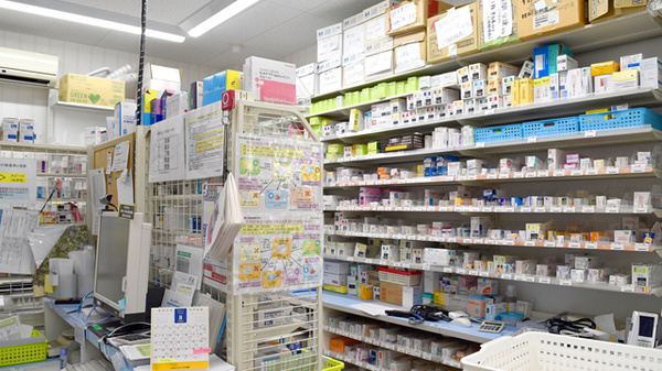 ユタカ薬局　植田駅前の薬棚