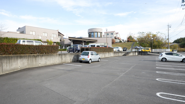 ワタリ調剤薬局常滑店の駐車場