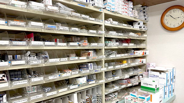 貴船薬局薬師店の薬棚