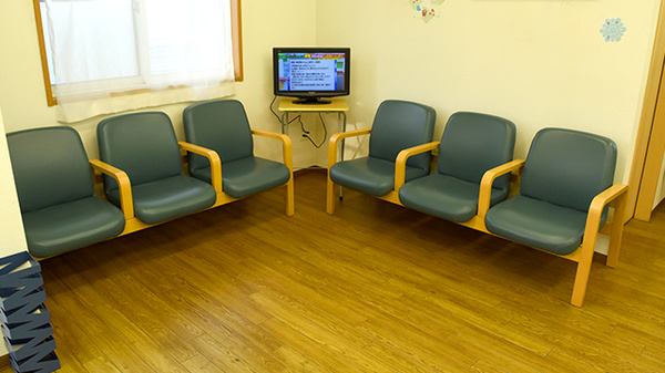 スワ薬局 豊橋市民病院前店の待合スペース